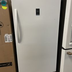 ❄️ NEW Insignia 17 Cu.Ft Garage Ready Convertible Upright Freezer - White Model NS-UZ17WH0