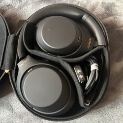 Sony XM4 Headphones 