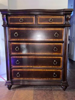 Chest of drawers