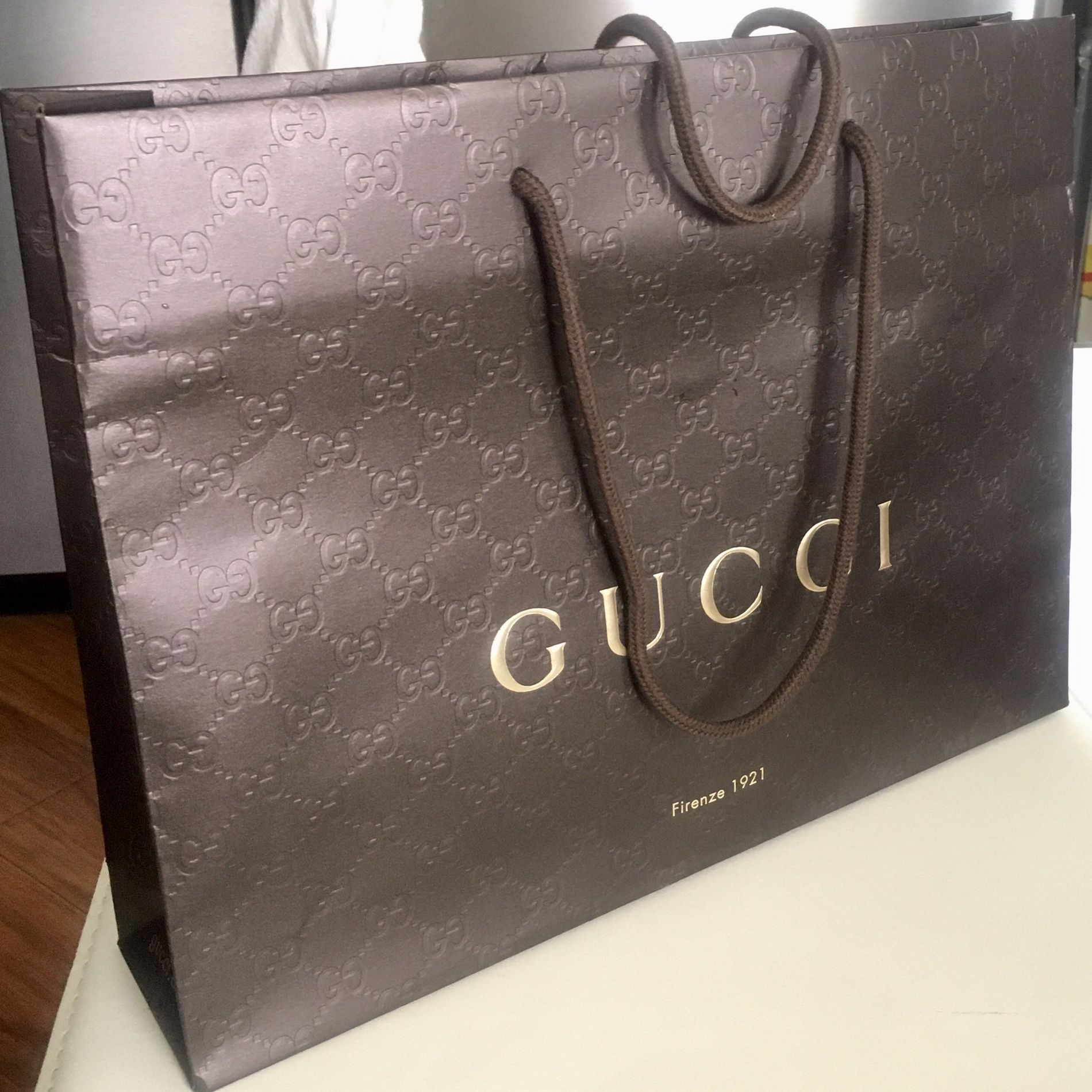 Large Gucci Paper Shopping Bag for Sale in South San Francisco, CA
