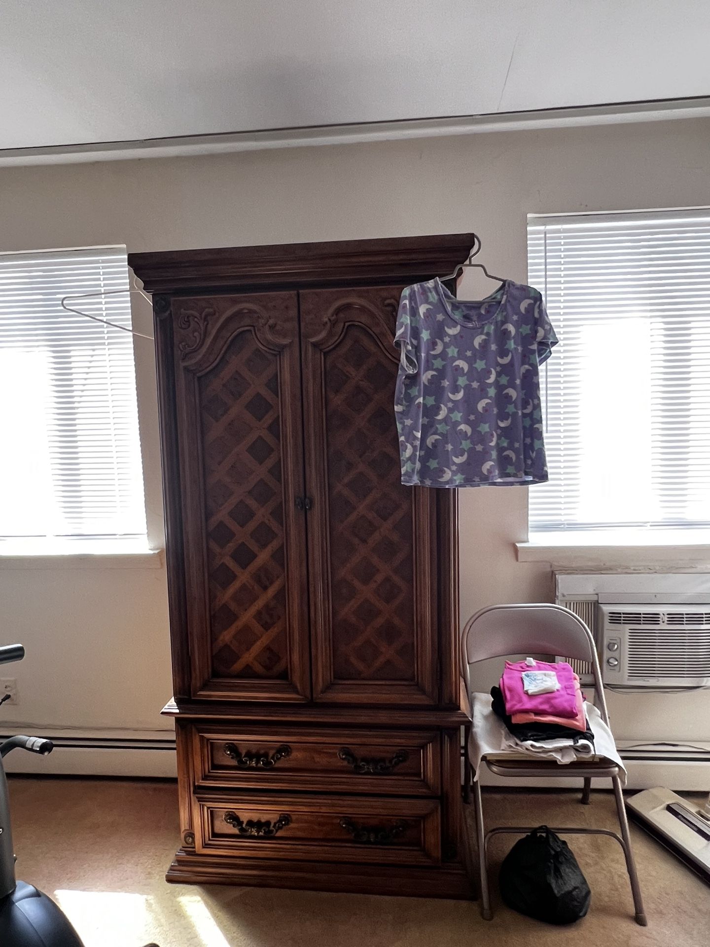 Armoire Pick Up For Free