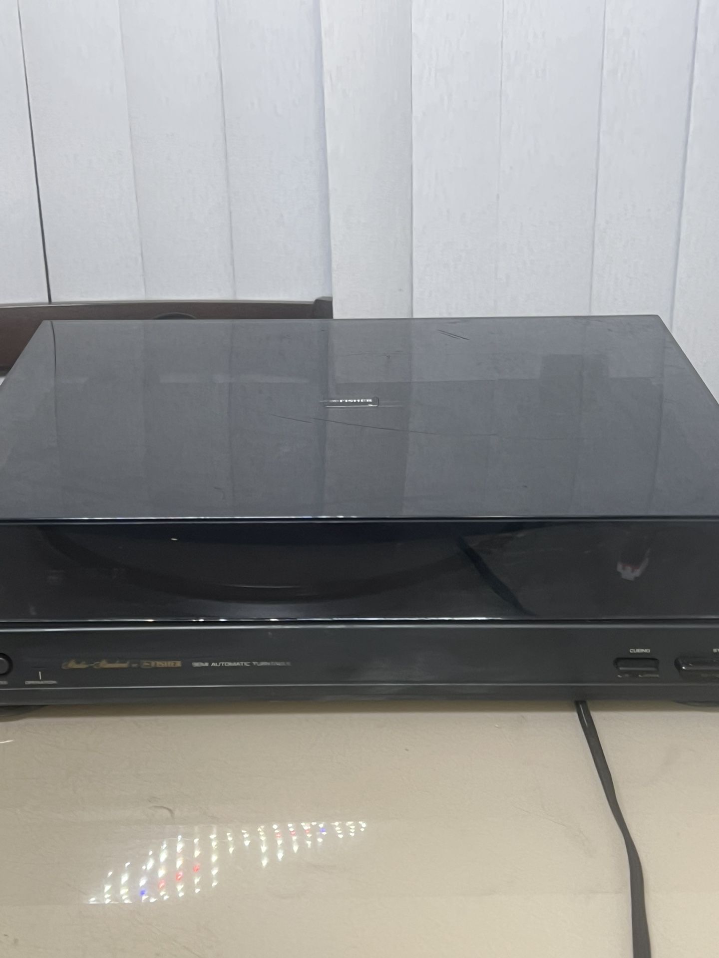 Fisher studio standard Mt-9020 Imperfections. Missing mat. Used in good condition with some cosmetic blemishes. These blemishes are in the form of som