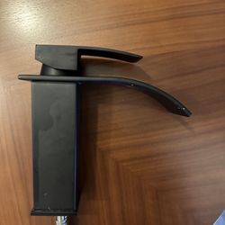 New Black Matte Single Hole Bath Faucet Modern Lighting Vanity 