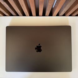 MacBook Pro (16-inch, Nov 2023) 