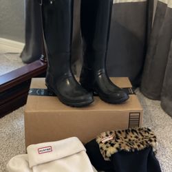 Hunter Tall Black Gloss Rain Boots w/ Two Pairs Of Socks 
