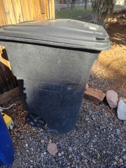Garbage can