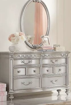 Disney Princess Fairytale Platinum 6 Drawer Dresser for Sale in Sarasota, FL - OfferUp Disney Princess Fairytale Platinum 6 Drawer Dresser for Sale in Sarasota, FL - OfferUp