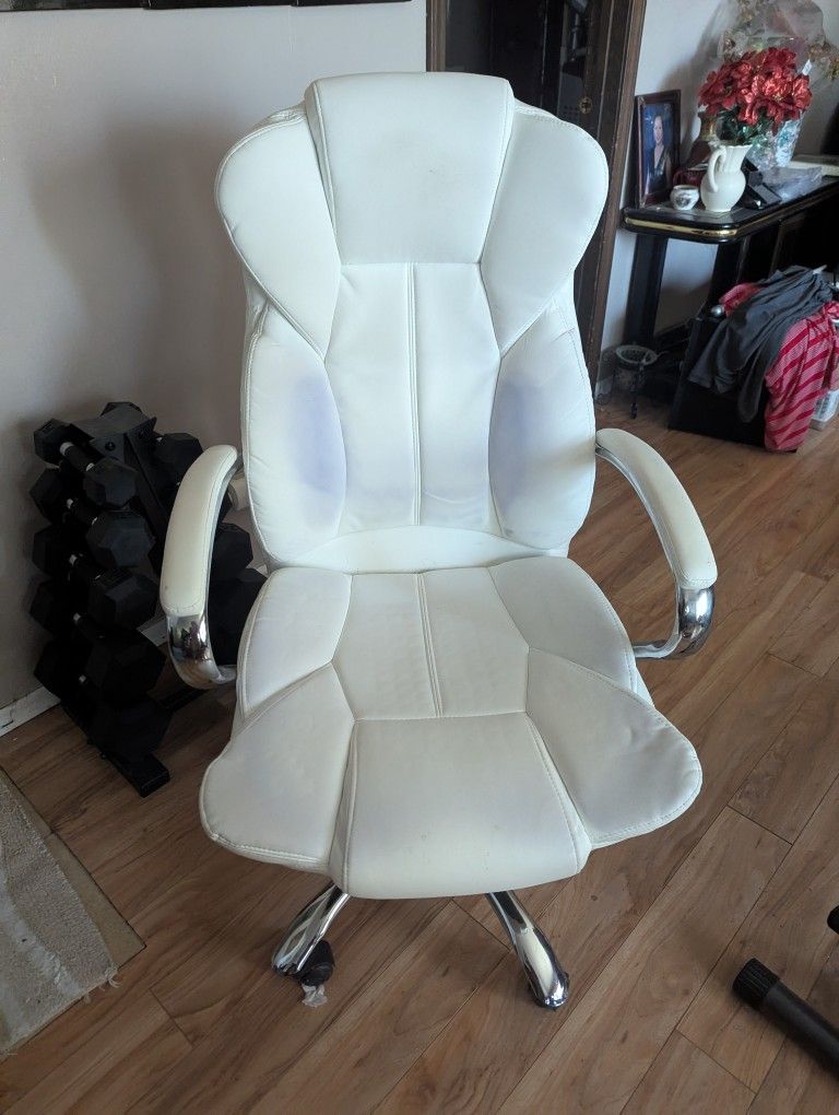 Captain Chair