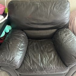 FREE LEATHER RECLINER 