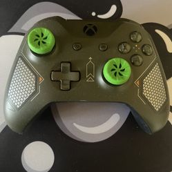 Xbox One Controller With Thumb Grips And Rechargable Batteries
