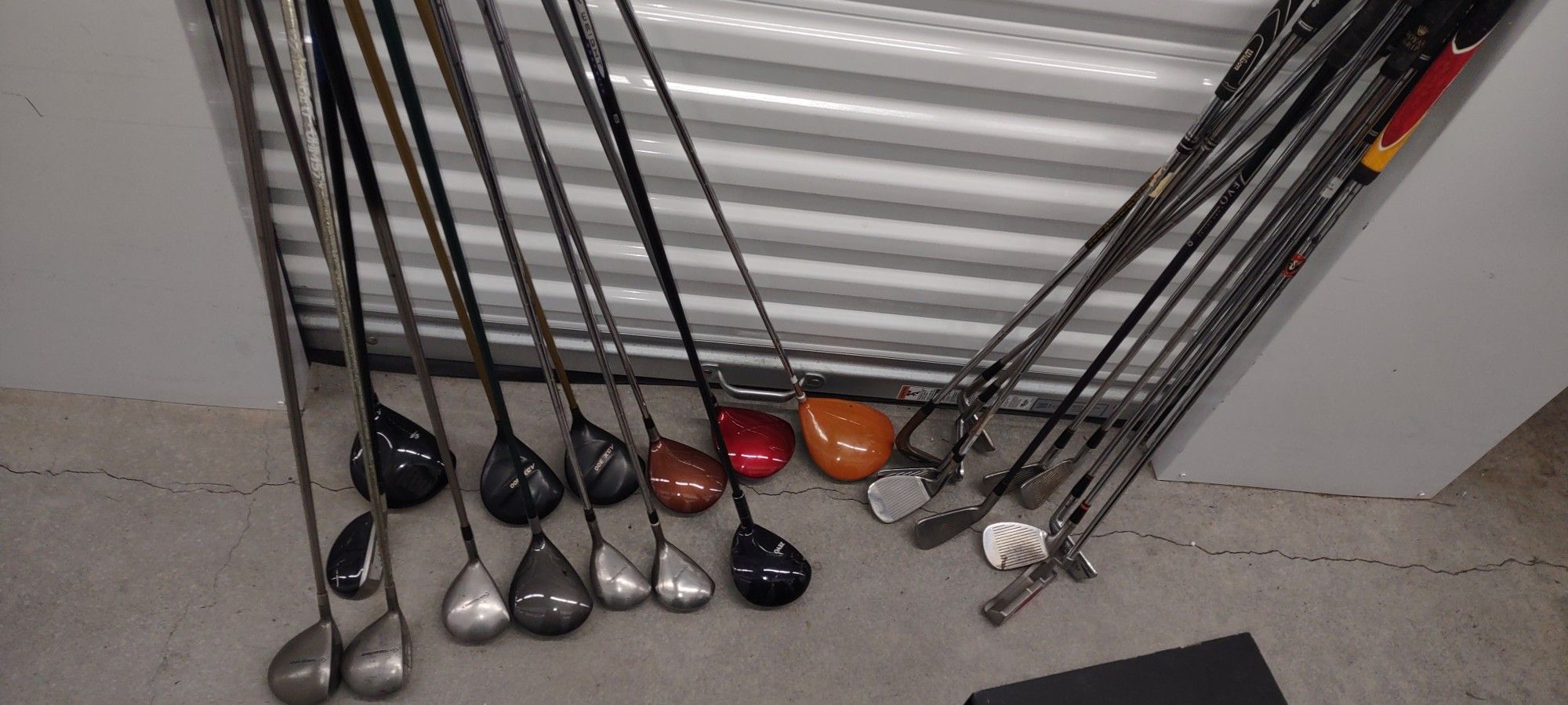 25 Golf Clubs All Differend Kinds