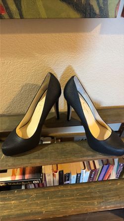 Jessica Simpson Black Pumps (Size 9)
