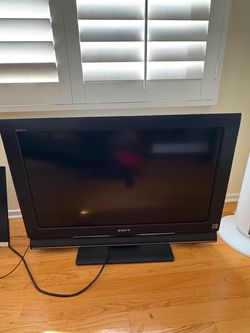 Sony Bravia Flat Screen TV - 32 inches