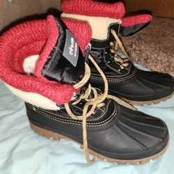 Women's Winter Boots Size 9