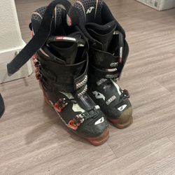Nordica 110 Ski Boots - Size 28.5 (11-12)