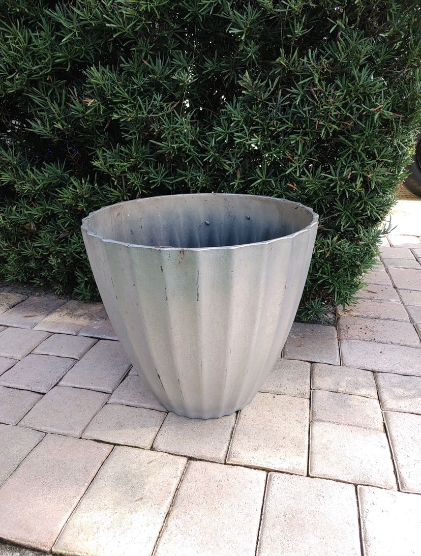 Preowned plastic resin gray large flower pot
