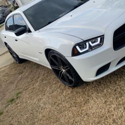 22 Inch Black N Chrome Rims