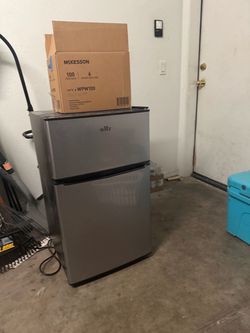 WiLLz Mini Fridge