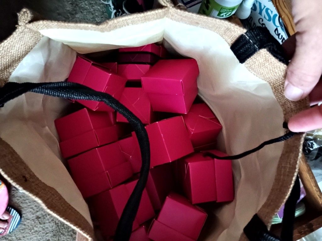 30+ Hot Pink Gift Boxes 🎁