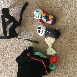 Cat Halloween outfits & toys