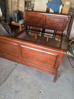 King size Bedframe