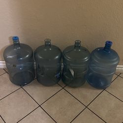 Galones De Agua