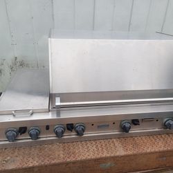 Viking Gas Grill With Double Burner