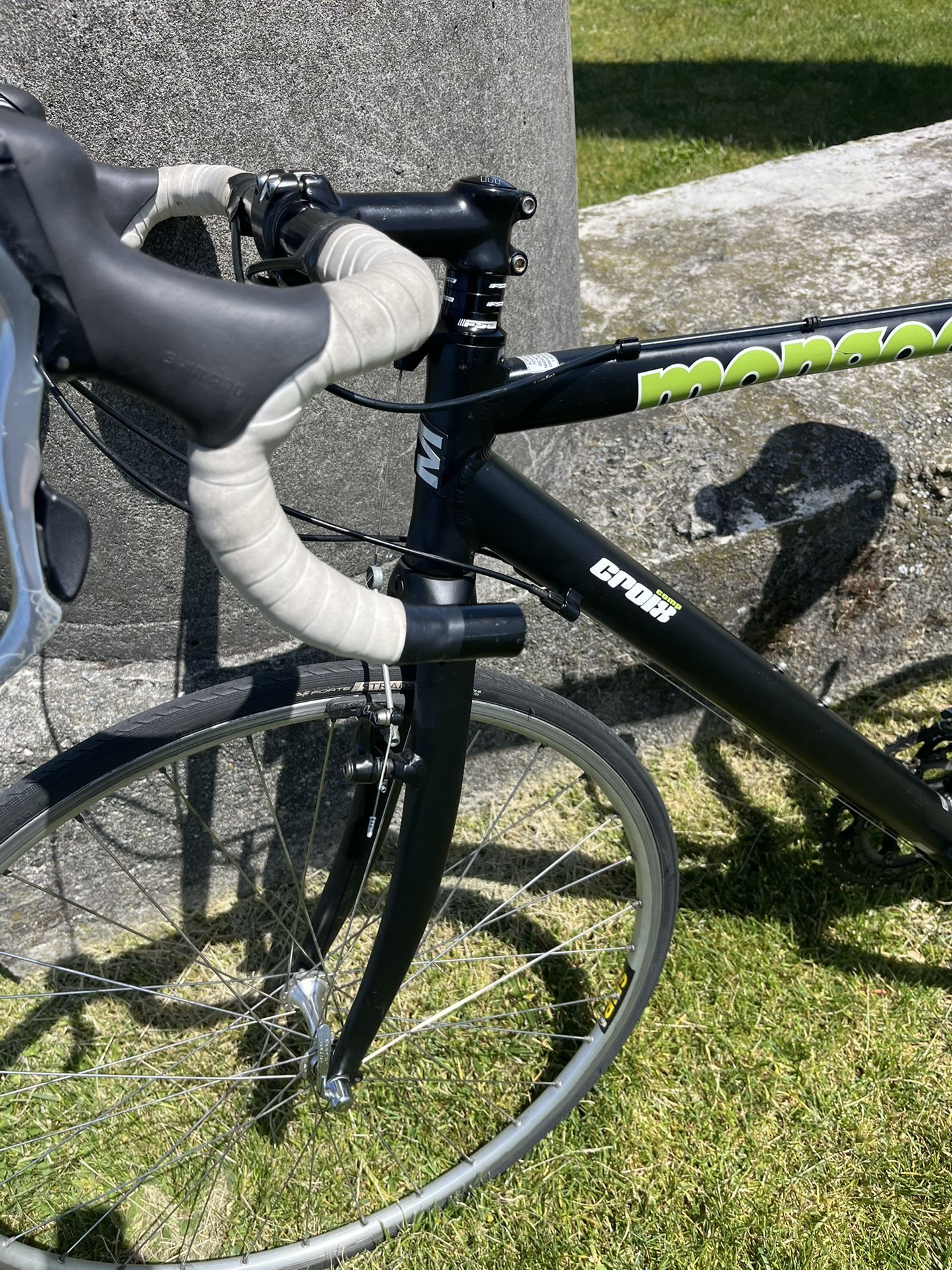 700x 23 Mongoose Road Bike