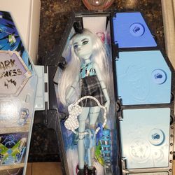 Monster High Doll With Case 