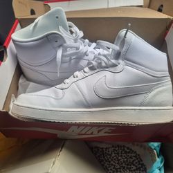 Men's Nike shoes size 10