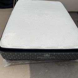 Queen Pillow Top Mattress And Box Spring 