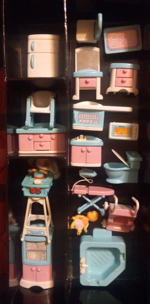 Vintage Fisher Price 1980s  Doll House Furniture   10$