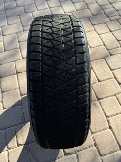 Bridgestone Blizzak 235/45R20. 100S