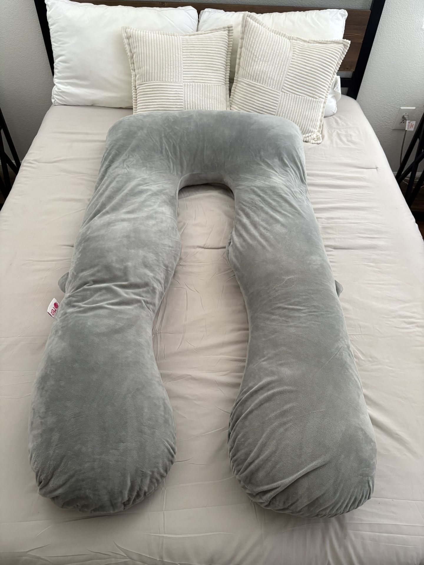 Meiz pregnancy pillow for SALE !!