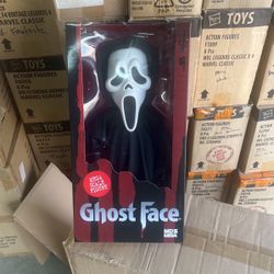 Ghostface Mega Scale MDS Mezco Toys Figure Horror Scream