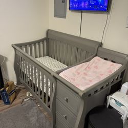 Crib With Mattress and Changing Table