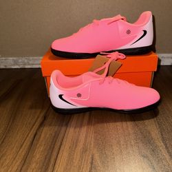 Brand New Nike Jr. Phantom GX II Club IC Size 2Y — Indoor/Court Soccer Shoes