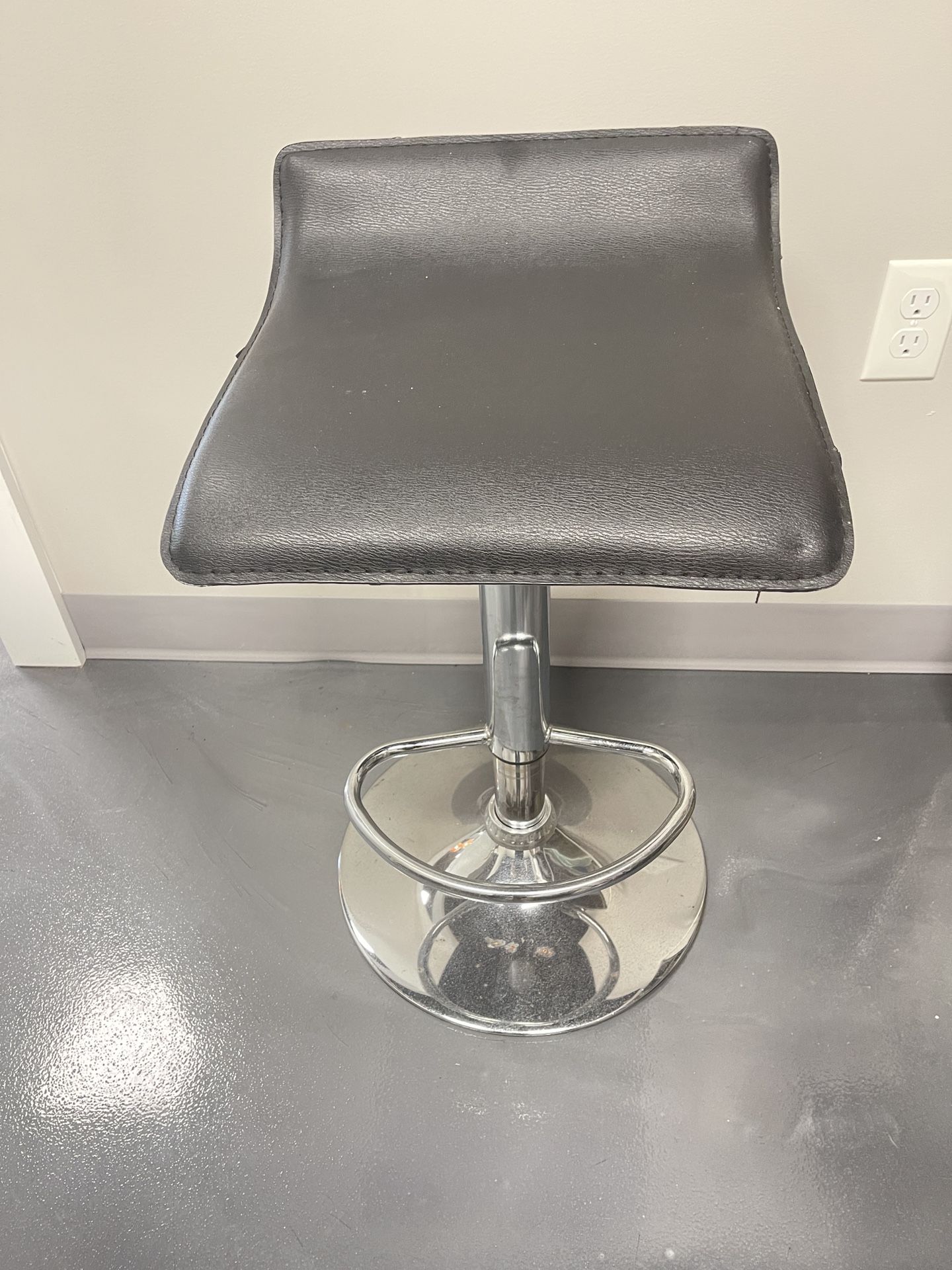 Black Adjustable Bar Stool with Chrome Base – Gently Used