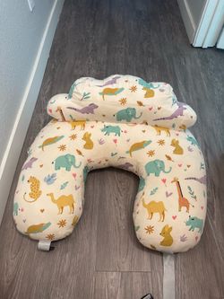 Baby nursing pillow