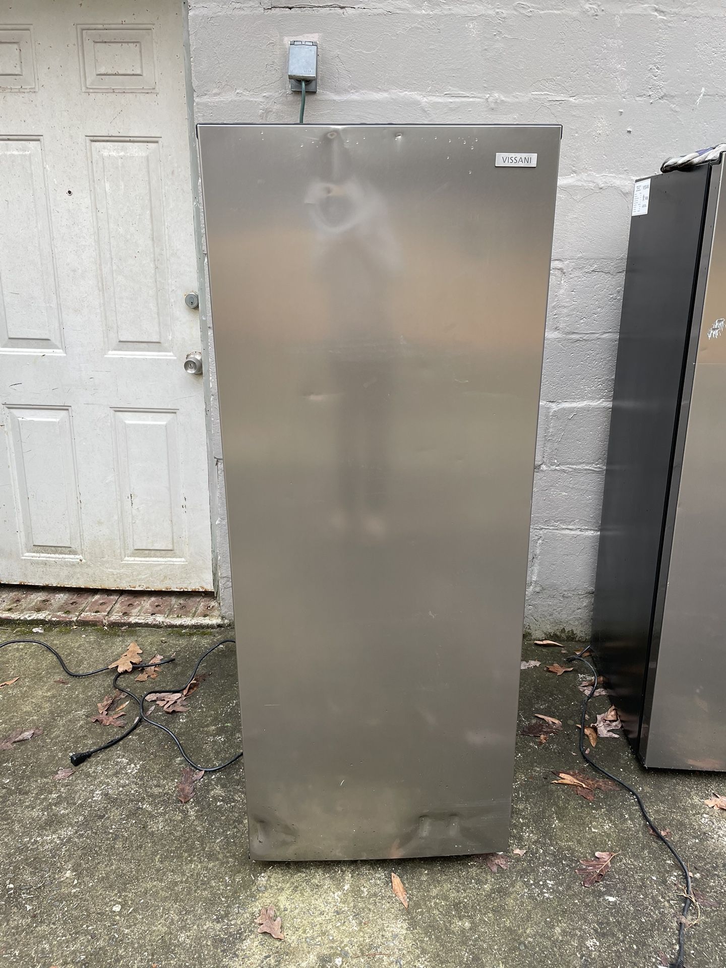 Vissani upright Freezer Scratch & Dent