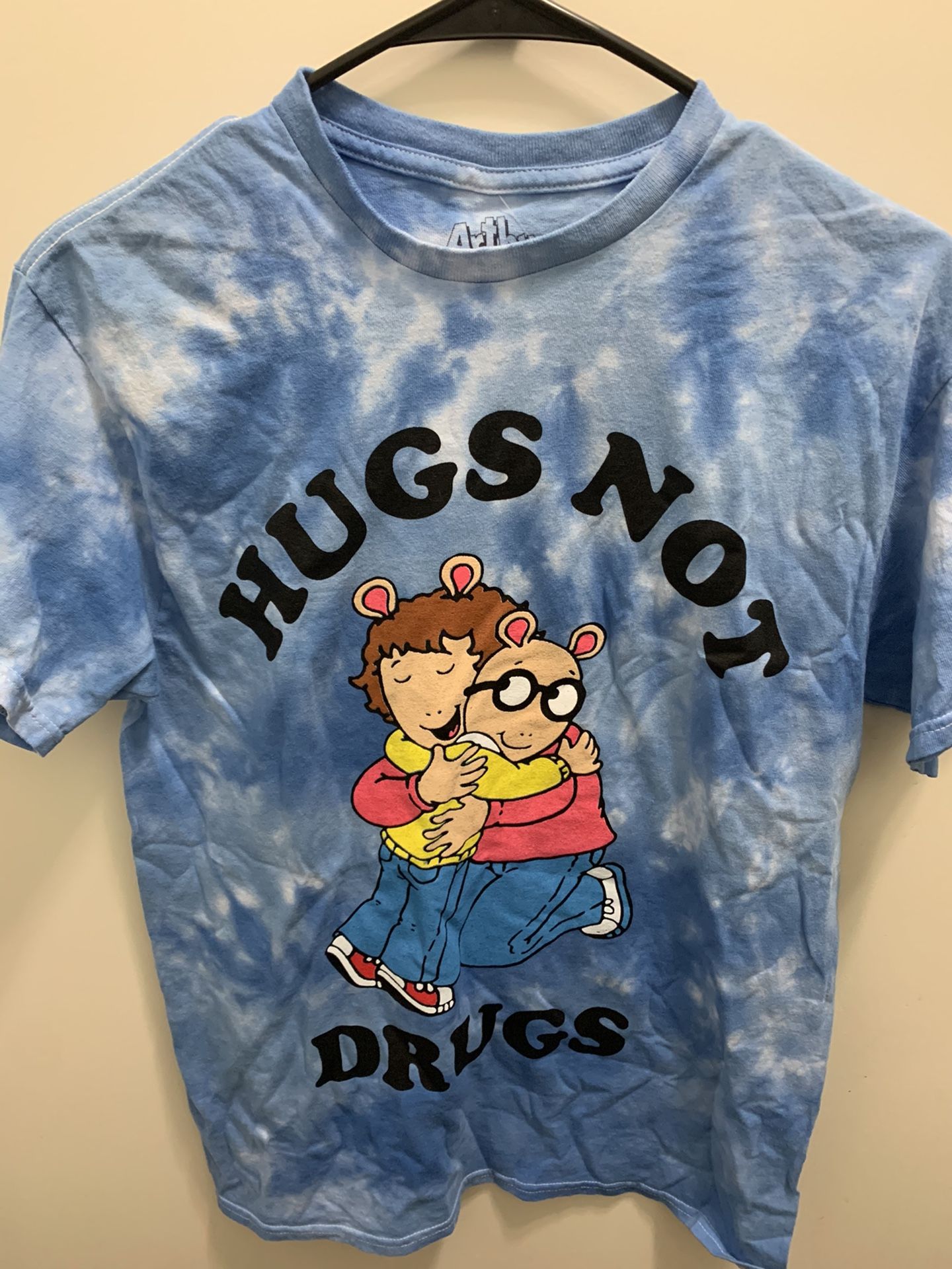 Hey Arthur: Hugs Not Drug Shirt Size Medium