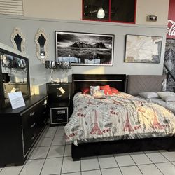 Beautiful King Size Bedroom Set - At Furniture Expo - Brand New 