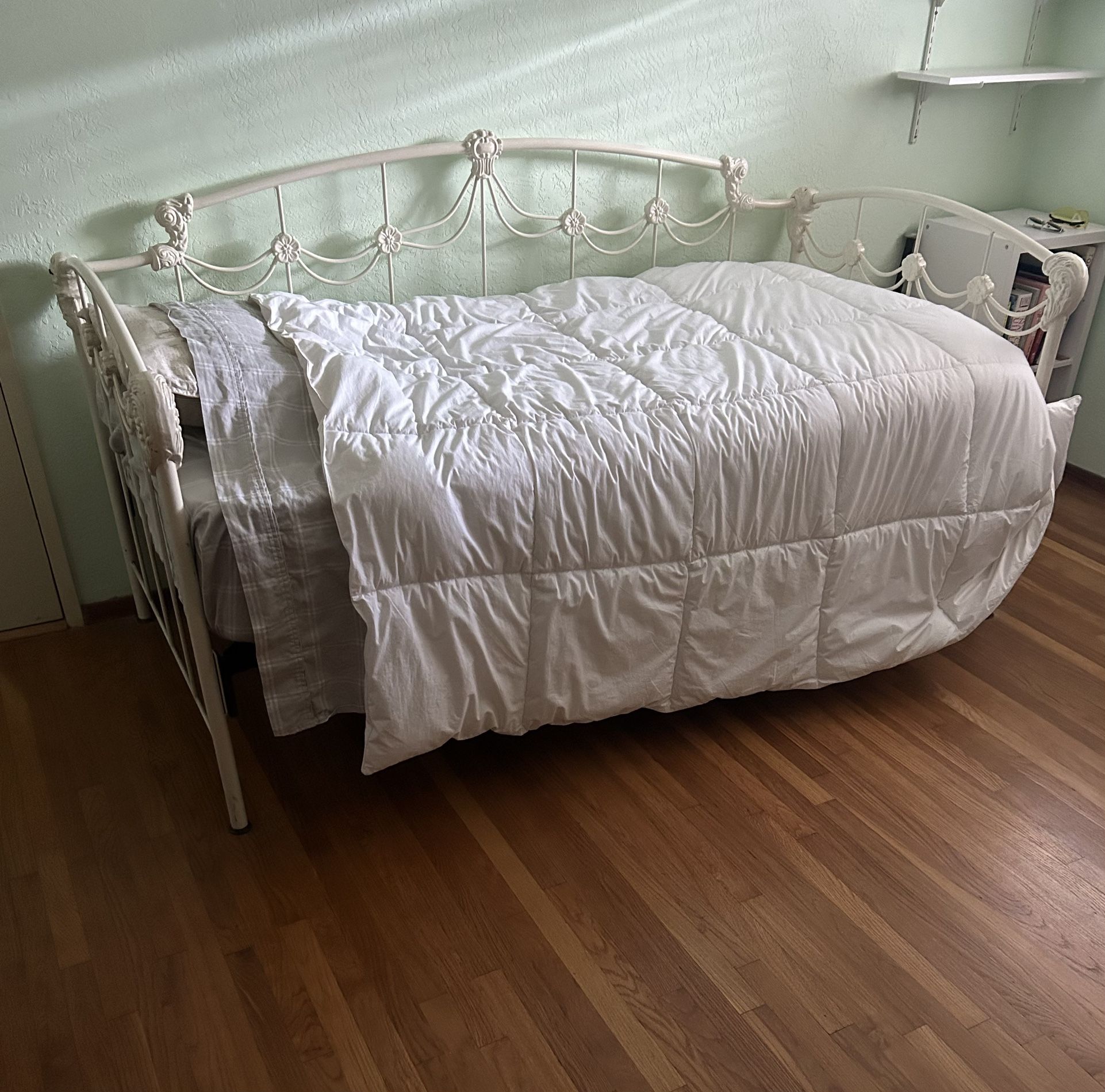 White TWIN Size Metal Bed Frame - Day Bed