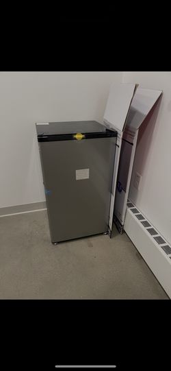 Fridgidaire Mini Fridge 3.3 Cu Ft