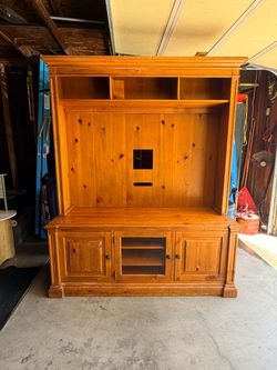 Entertainment center