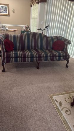 Beautiful antique looking sofa. good condition. Clean, smoke free, pet free home. Just $150 obo.