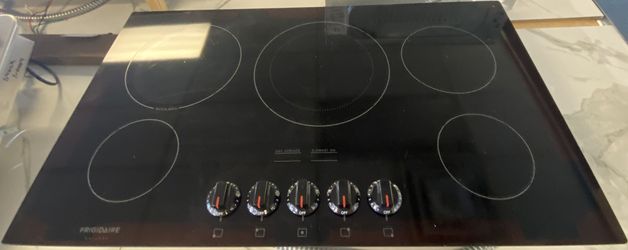 Black Frigidaire Five Burner Glass Top Electric Cooktop (7-007)