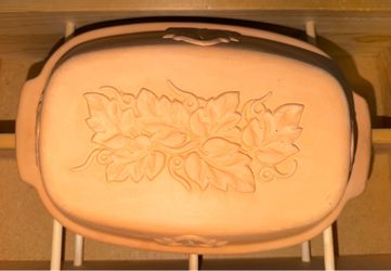 Vintage ABC USA Stoneware Covered Casserole Roaster with Embossed Ivy Lid – Rustic Oven Bakeware