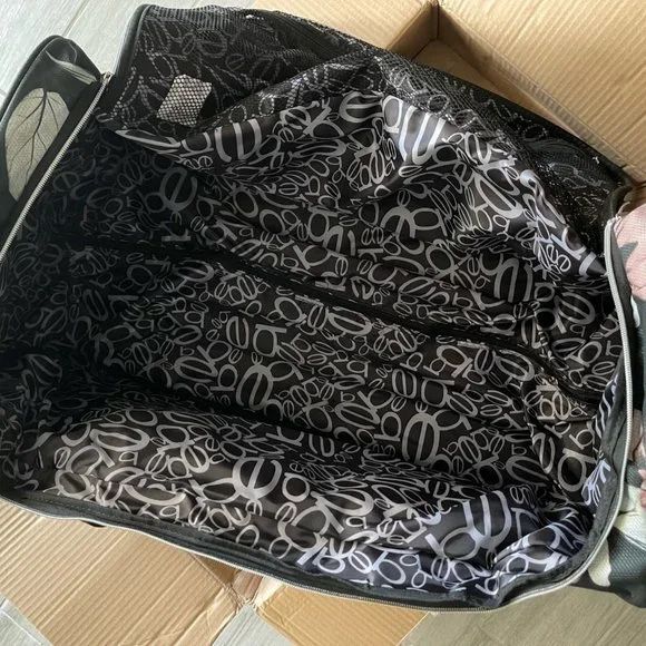 NEW Luggage!  bebe Minerva 30” Rolling Duffel Bag in Black Floral 