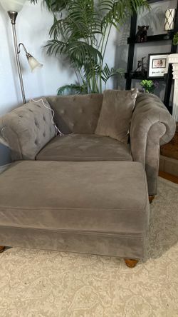 Tufted Chair And Ottoman